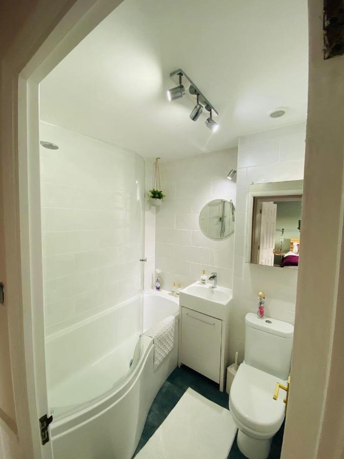 Coastal 2 Bedroom Maisonette With Parking Eastbourne Exteriör bild