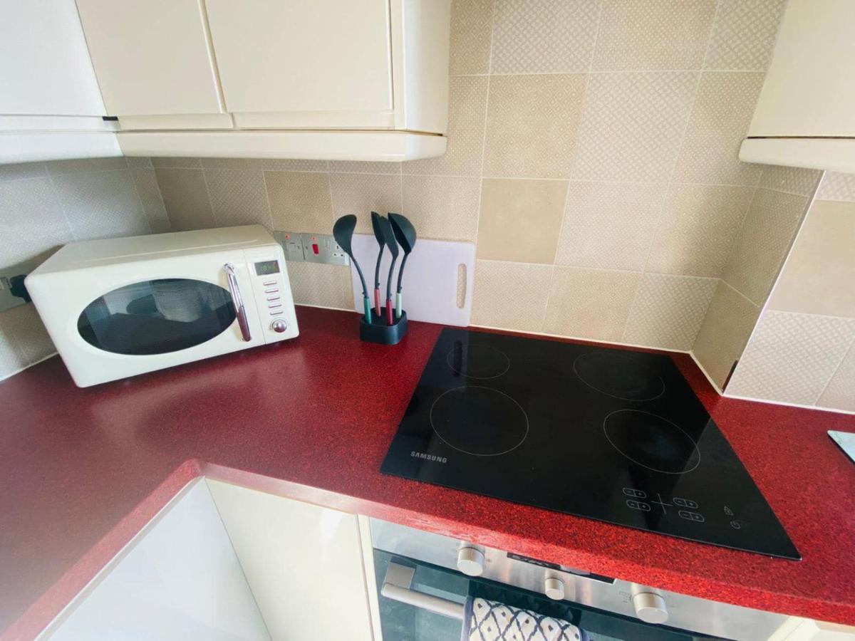 Coastal 2 Bedroom Maisonette With Parking Eastbourne Exteriör bild